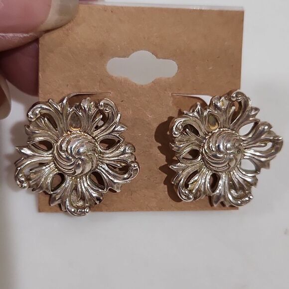 GUC Vintage MFA Sterling Silver Flower Earrings - Picture 2 of 4